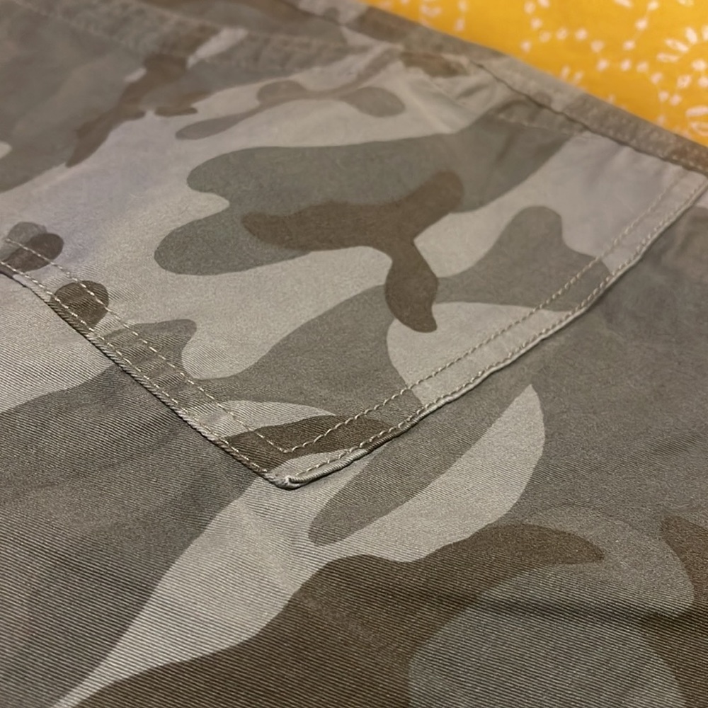 GAP GIRLFRIEND KHAKI SHORT - CAMO - Picture 10 of 10
